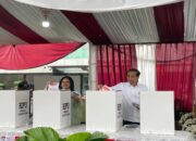 Mencoblos di TPS 10 Gambir, Jokowi Ingatkan Kecurangan Bisa Lapor ke Bawaslu