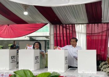 Mencoblos di TPS 10 Gambir, Jokowi Ingatkan Kecurangan Bisa Lapor ke Bawaslu