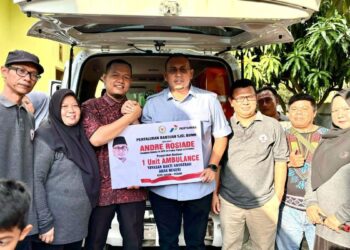 Pemilu Usai, Andre Rosiade Serahkan Ambulans untuk Masyarakat Kayu Kalek Padang
