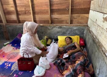 Andre Rosiade Bantu IRT yang Pinggulnya Membengkak dan Nyaris Lumpuh di Koto Tangah