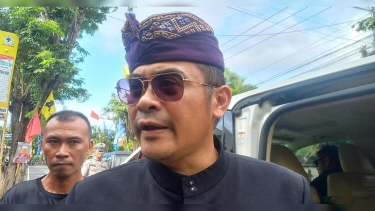 Anggota DPD Arya Wedakarna di Buleleng dipecat gara-gara pernyataan kontroversial, Jumat (2/2/2024). Foto: Made Wijaya Kusuma/detikBali