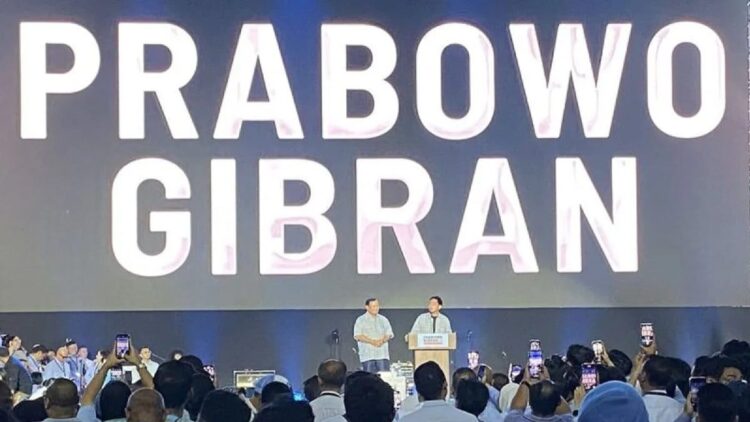 Pasangan calon presiden dan calon wakil presiden nomor urut 2 Prabowo Subianto-Gibran Rakabuming Raka berpidato di Istora Senayan, Jakarta, Rabu (14/2/2024). (ANTARA/Fath Putra Mulya) (ANTARA/Fath Putra Mulya)