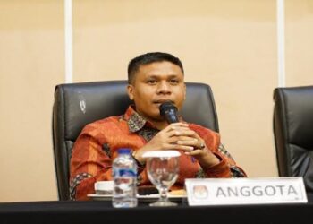 Komisioner KPU Sumbar Jons Manedi. (Foto: infopublik)