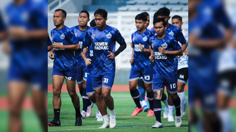 Semen Padang FC Kembali Tanpa Kenneth Ngwoke di Laga Penting 1 Ofisial training Semen Padang FC jelang lawan Malut United. (dok. MO Semen Padang FC)