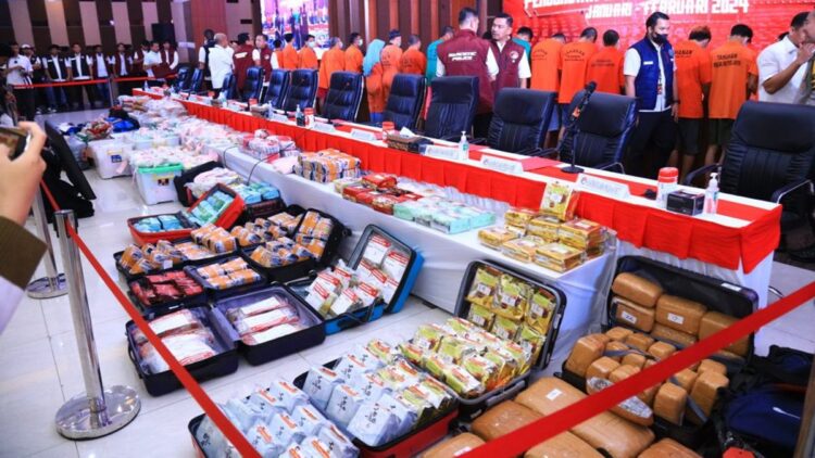 Satgas Polri Selamatkan 17 Juta Jiwa dari Bahaya Narkoba 1 Satgas Polri gelar konferensi pers pengungkapan kasus narkotika di Mabes Polri, Jakarta, Rabu (7/2/2024). (dok. Humas Polri)