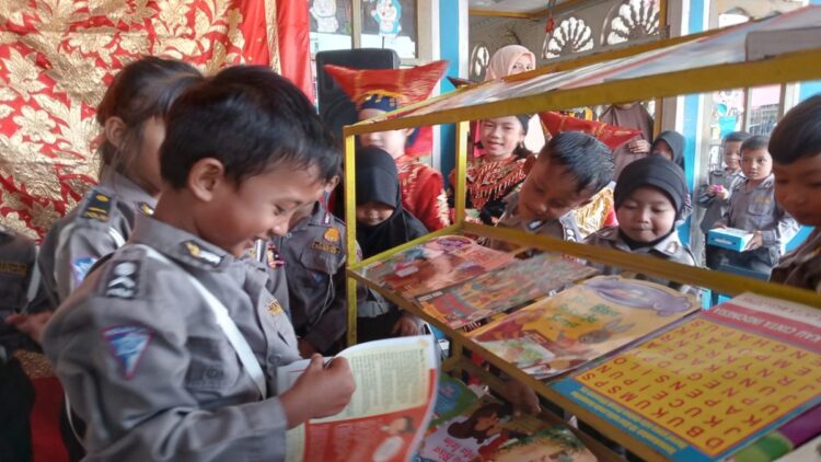 Semen Padang dan Pemkot Resmikan Pustaka Brilian Smart di Baringin 1 Pustaka Brilian Smart bantuan Semen Padang di Baringin. (dok. Humas)