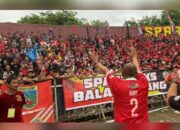 “Prabowo Presiden” Menggema pada Laga Lolosnya Semen Padang FC ke Semi Final Liga 2 di Agus Salim