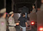 Kepergok Berpelukan di Batu Grib Pantai Padang, Sejoli Diamankan Satpol PP