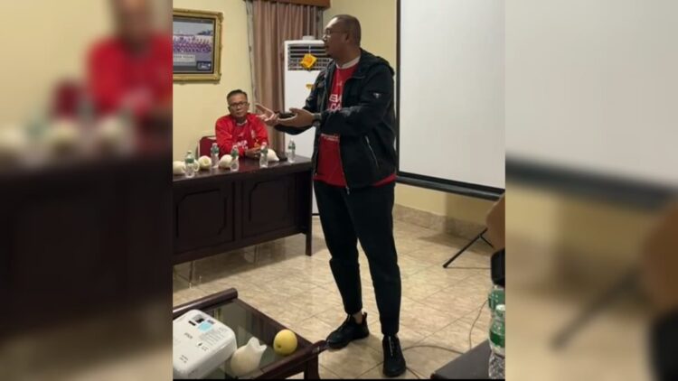 Juara Liga 2, Andre Rosiade Siapkan Rp350 Juta untuk Semen Padang FC 1 Andre Rosiade beri motivasi pemain Semen Padang FC jelang laga final Liga 2 leg kedua