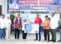 Dirut PT Semen Padang Kunjungi Pessel: Tim untuk Bantuan Kita Perpanjang 4 Dirut Semen Padang serahkan bantuan untuk korban banjir di Pessel. (dok. istimewa)