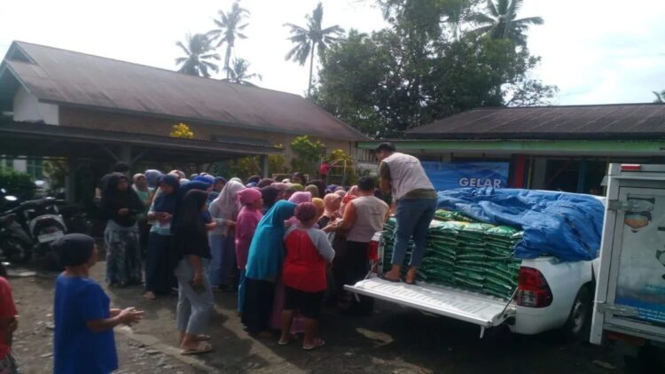 Soal Ketersediaan Beras jelang Ramadan, Begini Penjelasan Pemkab Pasaman Barat 1 Pemkab Pasaman Barat saat mengadakan gelar pangan murah beras jelang Ramadhan. Pemkab setempat pastikan stok beras di daerah itu mencukupi saat ini. ANTARA/Altas Maulana