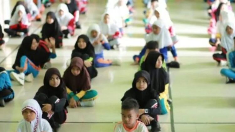 Pemko Solok Berharap Senam Jantung Sehat Edukasi Masyarakat Jaga Kesehatan Jantung 1 Murid SD/MI se-Kota Solok, Sumatera Barat saat mengikuti senam jantung sehat. ANTARA/HO-Diskominfo Solok.