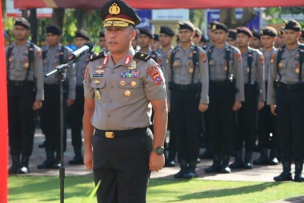 Mabes Polri Naikkan Pangkat Irwasda Polda Sumbar dari Kombes jadi Brigjen, Ini Pertimbangannya 1 Mabes Polri menaikkan pangkat satu tingkat lebih tinggi kepada Irwasda Polda Sumbar, Arif Rahman Hakim dari Kombes menjadi Brigjen. (Foto: Dok. Humas Polda Sumbar)