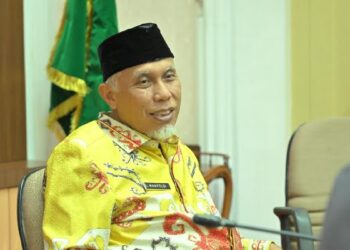 Gubernur Mahyeldi Ancam Tarik Paskibraka Putri asal Sumbar jika Tetap Dilarang Gunakan Jilbab di IKN 17 Gubernur Sumatera Barat (Sumbar), Mahyeldi menyatakan telah menyiapkan sejumlah kebijakan strategis bersama Tim Pengendali Inflasi Daerah (TPID) untuk menekan laju inflasi dan lonjakan harga. (Foto: Dok. Adpim)
