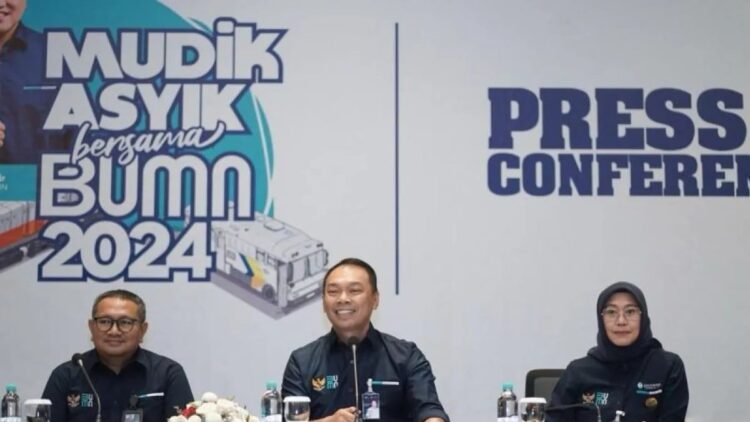 Direktur Utama Jasa Raharja Rivan A. Purwantono (tengah). Antara/HO-Humas Jasa Raharja.