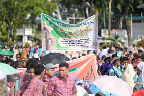 Ramadan 1445 Hijriah: 240.046 Pelajar SMA-SMK Dalami Ilmu Agama dan Kepemimpinan di 5 Ribu Masjid 1 Peluncuran Pesantren Ramadan Kolaborasi untuk pelajar SMA dan SMK se-Sumbar. (Foto: Dok. Adpim)