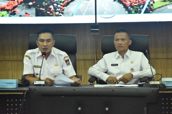 Pengelolaan Sampah, Padang Dapat Pinjaman Rp128 Miliar dari Bank Dunia 1 Wakil Wali Kota (Wawako) Padang, Ekos Albar dan Kepala Dinas Lingkungan Hidup (DLH), Fadelan Fitra Masta memaparkan pengelolaan sampah di Padang. (Foto: Dok. Prokopim)