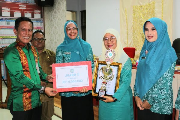 Padang Juara 2 Lomba Dasawisma Tingkat Provinsi Sumbar 2024 1 Kelompok Dasawisma Kampung Lapai Kota Padang juara 2 dalam Lomba Kelompok Dasawisma Berprestasi Kategori Kota Tingkat Provinsi Sumatera Barat (Sumbar) tahun 2024. (Foto: Dok. Prokopim)