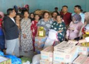 Peduli Sesama, Kemenkumham Sumbar Salurkan Bantuan Sembako untuk Korban Bencana di Pessel