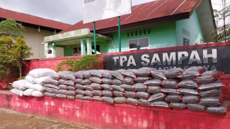 DLH Dharmasraya Produksi Pupuk Kompos dari Sampah Organik 1 Pupuk kompos hasil pengolahan sampah plastik. (ANTARA/Ilka Jensen).