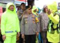 Kapolda Sumbar, Irjen Pol Suharyono kunjungi lokasi banjir di Padang. (dok. Bidhumas)