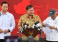 Menko Perekonomian Airlangga Hartarto, Menteri ATR/Kepala BPN Agus Harimurti Yudhoyono, dan Menteri PUPR Basuki Hadimuljono memberikan keterangan pers terkait proyek strategis Nasional (PSN), Senin (18/03/2024), di Jakarta. (Foto: Humas Setkab/Jay)