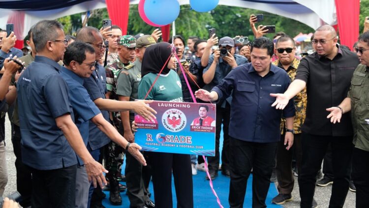 Menteri BUMN dan Andre Rosiade resmikan Rosiade FC. (dok. Humas)