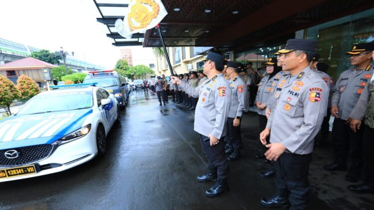 Bantu Korban Banjir Demak, Polri Kirim Tim Kemanusiaan 1 Polri kirim tim kemanusiaan untuk bantu banjir Demak. (dok. Divhumas Polri)
