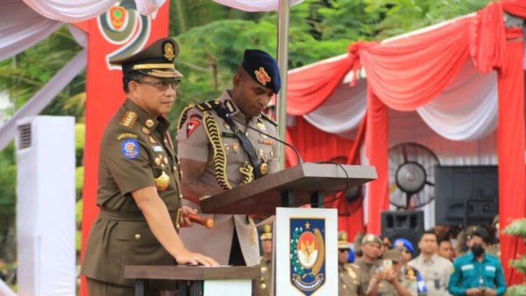 75 Ribu Anggota Satpol PP Berpeluang jadi ASN-PPPK, Mendagri: Mereka Beda dengan Tenaga Honorer 1 Menteri Dalam Negeri (Mendagri) RI Tito Karnavian memberikan arahan pada HUT Ke-74 Satpol PP di Padang, Sumbar, Minggu (3/3/2024). ANTARA/Fandi Yogari