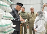 Usai Cek Gudang Bulog, Gubernur Pastikan Stok Beras di Sumbar Aman