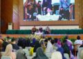 Unand menghadirkan narasumber seperti Ketua MK, Suhartoyo dan Ketua BPK RI, Isma Yatun memotivasi generasi muda calon wisudawan-wisudawati di kampus tersebut. (Foto: Dok. PPID Unand)
