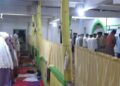 Jamaah Tarekat Naqsabandiyah melaksanakan ibadah salat tarawih pada Jumat (8/3/2024) malam. Mereka mulai melaksanakan ibadah puasa Ramadan 1445 Hijriah mulai Sabtu (9/3/2024) malam. (Foto: Dok. Istimewa)