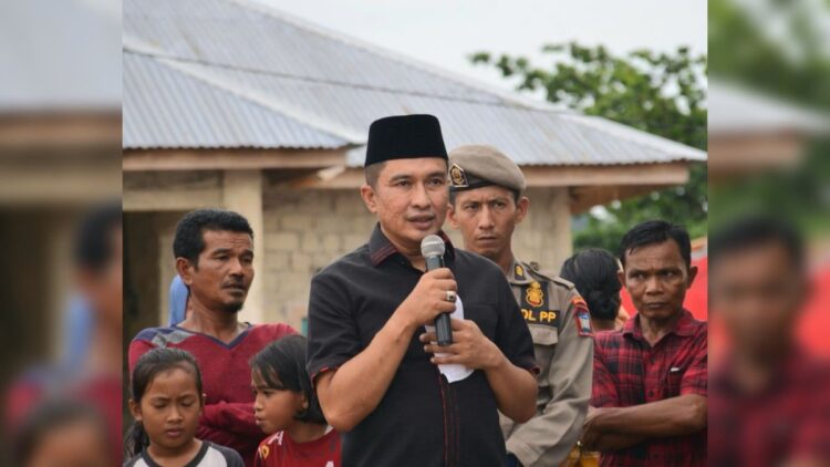 Wawako Padang Apresiasi Tradisi 'Limau Baronggeh' Sambut Ramadan 1 Wawako Padang Ekos Albar menghadiri tradisi 'Limau Baronggeh' sambut Ramadan di depan Gedung Medan Nan Bapaneh Sungai Pisang, Minggu (10/3/2024) sore. (Foto: Dok. Diskominfo Padang)