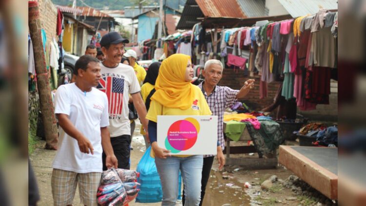 Indosat Ooredoo Hutchison menyalurkan bantuan bagi masyarakat terdampak banjir di Sumbar. (Foto: Dok. Indosat Ooredoo Hutchison)