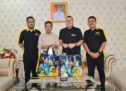 Wawako Ekos Albar Terima Bantuan Logistik-Rumah Tangga dari Toko Ritel untuk 110 Korban Terdampak Banjir di Banuaran Padang