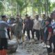 Gubernur Sumbar, Mahyeldi meninjau kembali penanganan pasca bencana di Kabupaten Pesisir Selatan. (Foto: Dok. Adpim)
