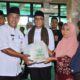 Penyerahan bantuan paket sembako dalam program 'Ramadan Berbagi' ke warga di Kecamatan Padang Utara pada Selasa (19/3/2024) siang. (Foto: Dok. Prokopim)