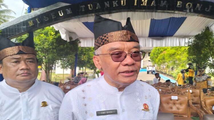 Sekretaris Utama BMKG Dwi Budi Sutrisno saat diawawancarai di Kabupaten Pasaman, Sabtu (23/3/2024). ANTARA/Muhammad Zulfikar.