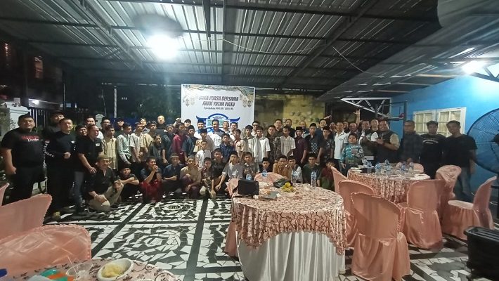 Cara Kelompok Motor Besar di Sumbar Maknai Berkah Ramadan, Berbagi dengan Anak Panti Asuhan 1 Berbuka bersama dengan anak panti asuhan yang digagas IMBI-MBI Sumbar, One Percent dan Pertugal pada Minggu (24/3/2024) malam. (Foto: Dok. Radarsumbar.com)