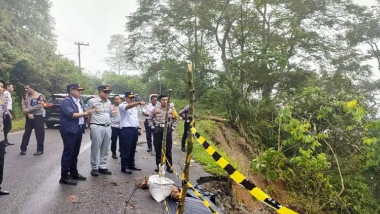 Petakan Titik Rawan Kecelakaan, Jasa Raharja Sumbar Survei Jalur Mudik Angkutan Lebaran 1 Jasa Raharja Cabang Sumbar bersama instansi terkait survei jalur mudik angkutan Lebaran 2024 di Malalak, Kabupaten Agam, Selasa (19/3/2024). ANTARA/HO-Humas Jasa Raharja Sumbar.