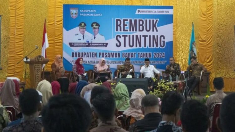 Pemkab Pasaman Barat saat melakukan rembuk stunting dalam upaya penurunan angka stunting di daerah itu. (ANTARA/HO-Bappelitbang Pasaman Barat)