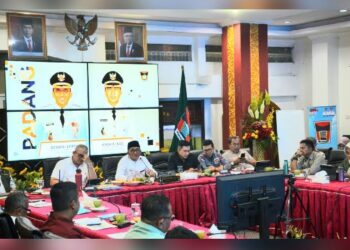 Rapat evaluasi pasca banjir jajaran Pemko Padang pada Sabtu (9/3/2024) sore. (Foto: Dok. Prokopim)