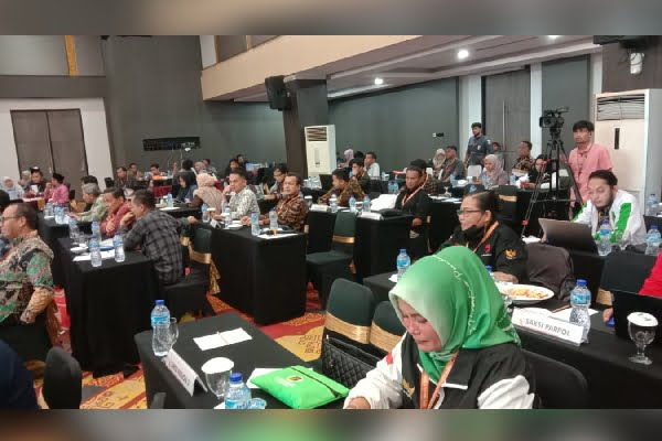 Baru Sedikit Kabupaten-Kota Paparkan Hasil Pemilu di Rapat Pleno Tingkat Provinsi hingga Selasa Siang, Ini Kata KPU Sumbar 1 Suasana rapat pleno penghitungan suara Pemilu 2024 tingkat provinsi Sumbar pada hari ketiga, Rabu (5/3/2024) siang. (Foto: Dok. Radarsumbar)