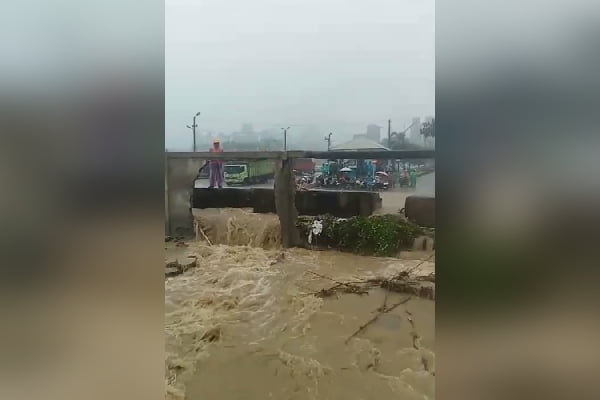 Selain Pessel, Padang juga Tetapkan Masa Tanggap Darurat 1 Tembok di kawasan Indarung jebol akibat hujan deras yang terjadi sejak Kamis (7/3/2024) siang. (Foto: Dok. Istimewa)