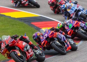 Arsip: Pembalap Ducati Lenovo Team Francesco Bagnaia (kiri) memimpin atas pembalap Prima Pramac Racing Jorge Martin (tengah) dan pembalap Prima Pramac Franco Morbidelli pada Moto GP Jerman di Sirkuit Sachsenring, Jerman, Minggu (7/7/2024) lalu. (Foto: Dok. ANTARA/AFP/Radek Mica/pri)