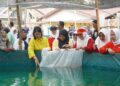 IKBI dan PTPN IV Regional 4 sebar bibit ikan. (dok. istimewa)