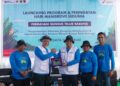 Gubernur Sumbar, Mahyeldi (dua dari kiri) mengapresiasi Pertamina Patra Niaga Regional Sumbagut dalam menjaga, merawat dan mengembangkan program eduwisata di Teluk Buo. (Foto: Dok. Pertamina)