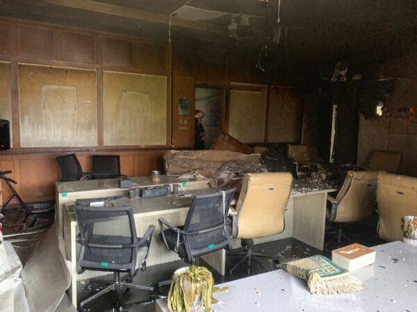 Kebakaran di Gedung Akademik PNP Berasal dari Instalasi, Kerugian Ditaksir Capai Rp2,5 Miliar 1 Salah satu ruangan gedung akademik terdampak kebakaran di Kampus Politeknik Negeri Padang (PNP) pada Sabtu (3/8/2024) sore. (Foto: Dok. Dinas Damkar Padang)