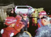 Sekeluarga di Agam Terseret Arus Sungai, Satu Orang belum Ditemukan