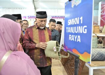 Gubernur Sumbar, Mahyeldi membuka International SMK Expo Sumbar tahun 2024 di Pelataran Medan Nan Bapaneh Ngalau Indah, Kota Payakumbuh. (Foto: Dok. Adpim)